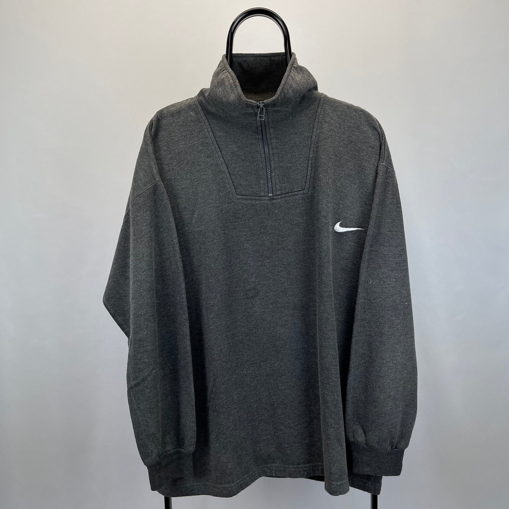 VINTAGE NIKE 1/4 ZIP SWEATSHIRT IN CHARCOAL - MEN’S XL/WOMEN’S XXL